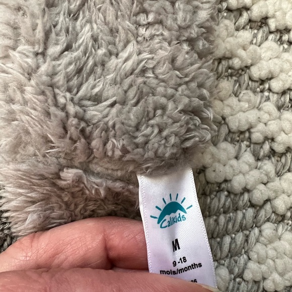 NWT - Calikids - baby winter hat. Size 9-18 months - Picture 5 of 5